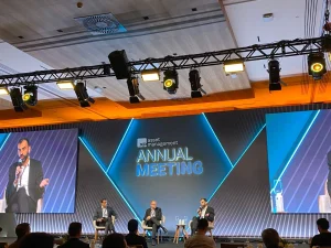 Juros elevados e corrida por eleitor devem marcar cenário de 2026, apontam analistas