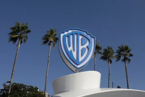 Quem vai levar a Warner? Netflix, Comcast e Paramount disputam a gigante de Hollywood