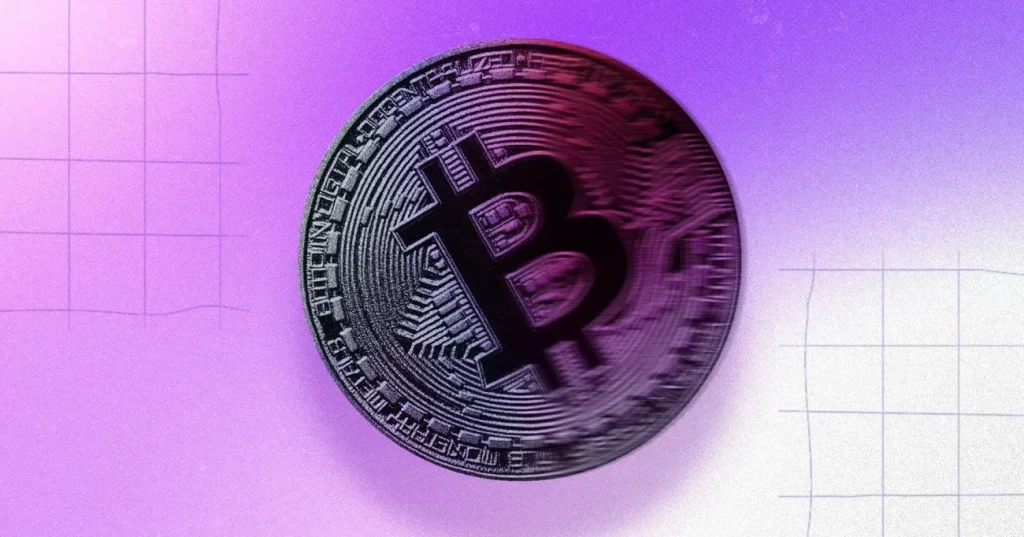 Bitcoin em queda: maior empresa com caixa em cripto acelera compras; líder brasileira pisa no freio