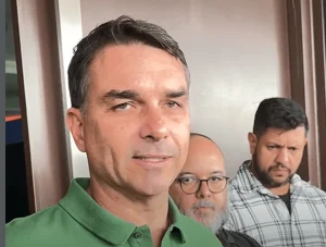 Centrão freia decisão sobre candidatura de Flávio e vê espaço para nome alternativo