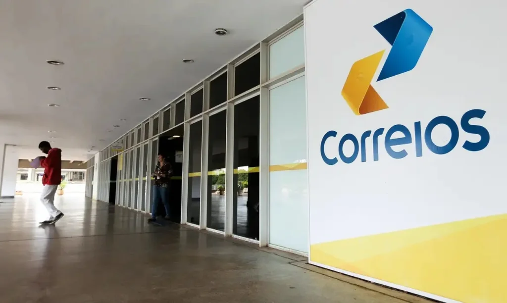 Correios vetam vale-natal de R$ 2,5 mil enquanto aguardam decisão da Fazenda Correios vetam vale-natal de R$ 2,5 mil enquanto aguardam decisão da Fazenda