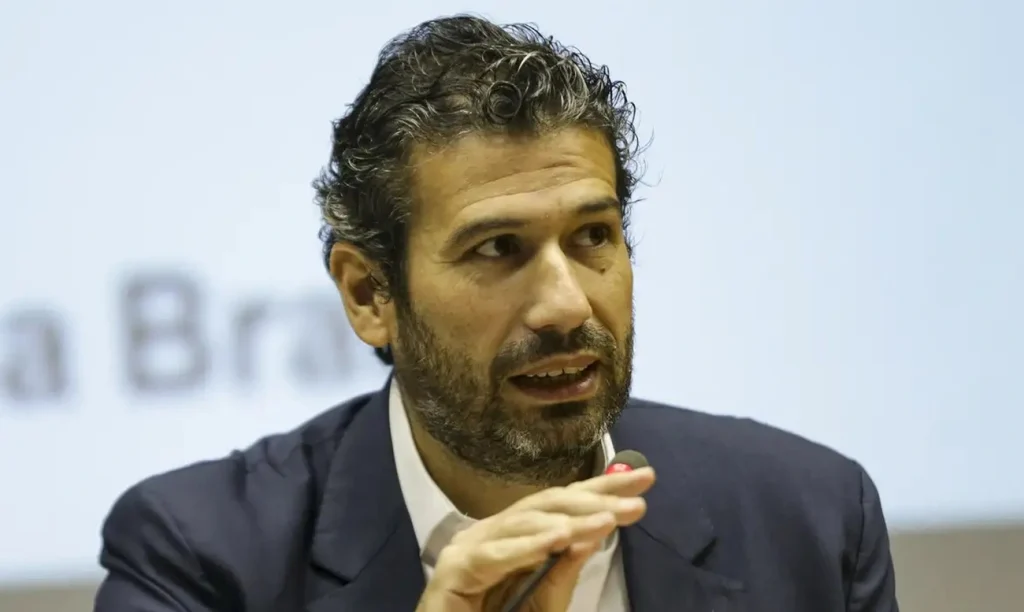 Crédito consignado ao trabalhador privado somará R$ 100 bi em 2025, diz secretário Crédito consignado ao trabalhador privado somará R$ 100 bi em 2025, diz secretário