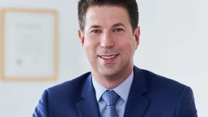 EUA prendem professor brasileiro de Harvard por atirar chumbinho perto de sinagoga