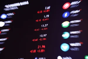 Ibovespa Futuro cai com atenção a Galípolo e dados dos EUA antes de reuniões dos BCs