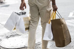 Ipsos: Confiança do consumidor sobe no mundo; Brasil tem 8º melhor resultado