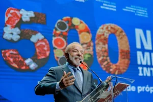 Lula agradece Congresso agora em meio à crise política aguda no Brasil