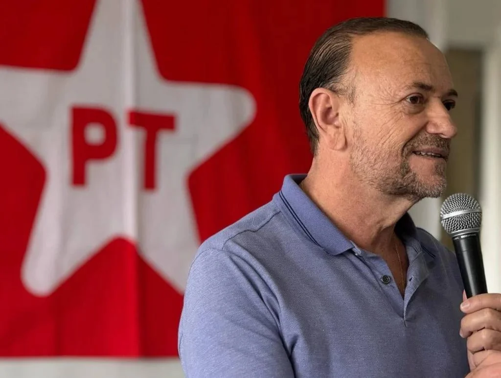 Ninguém vai levar a sério candidatura de Flávio Bolsonaro, diz presidente do PT