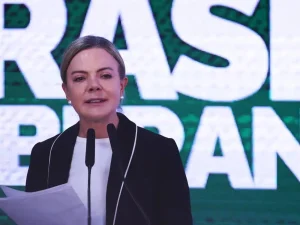 “PL da Dosimetria é grave retrocesso e governo votará contra”, afirma Gleisi Hoffmann