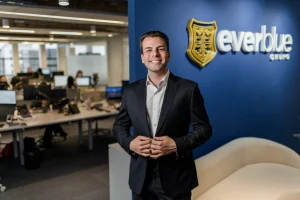 Crédito integrado agora solução chave para 77% das indústrias com atrasos nos pagamentos