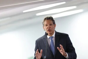 Haddad prevê dívida pública em patamar razoável com queda da Selic agora