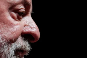 Lula se reúne com 5 ministros hoje no Planalto
