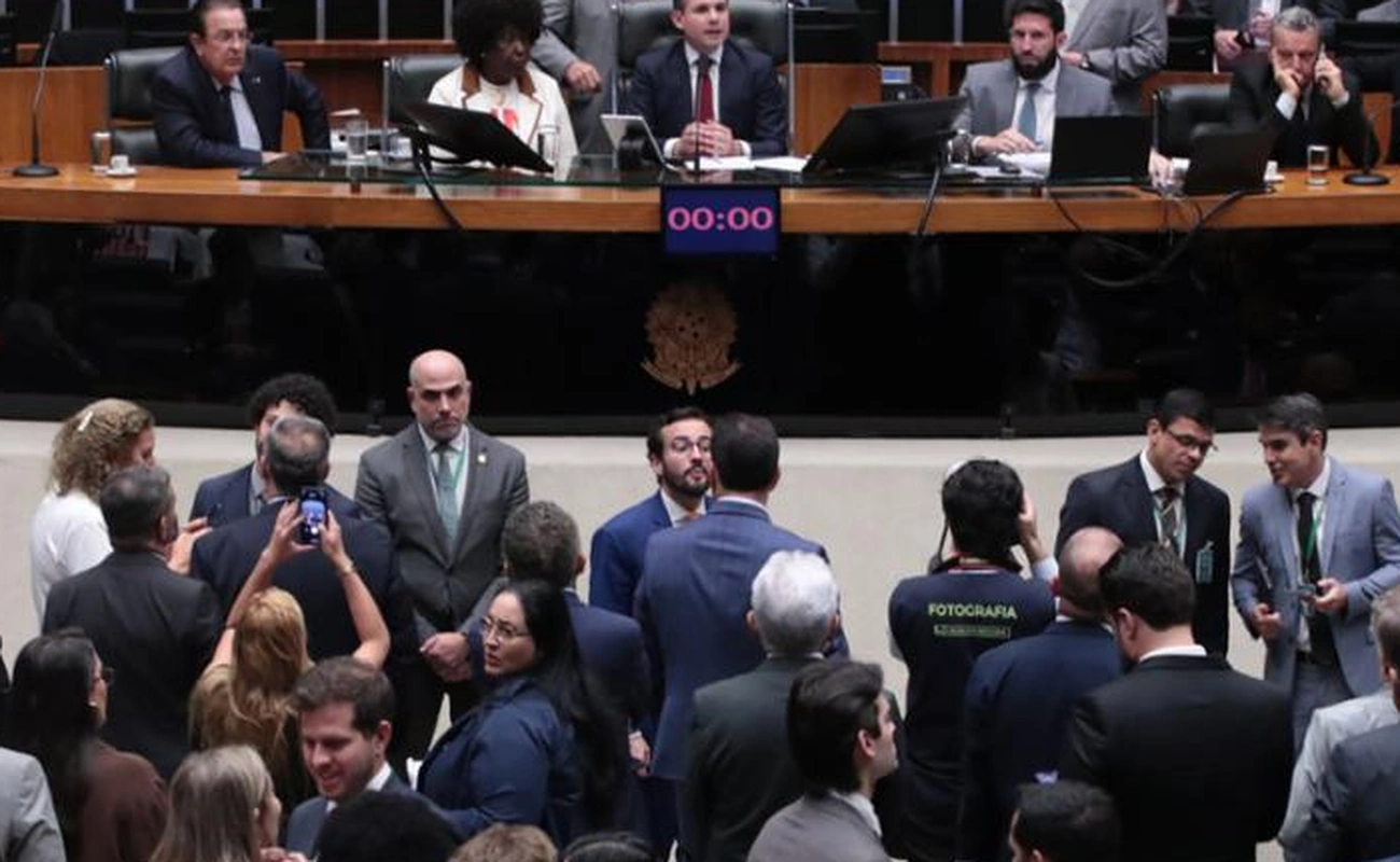 Agora Câmara aprova fim da 6×1 com 40h e 5 dias