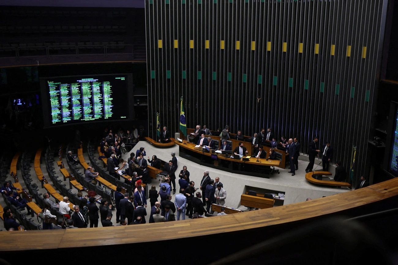 Câmara mantém PEC que amplia imunidade tributária de igrejas hoje