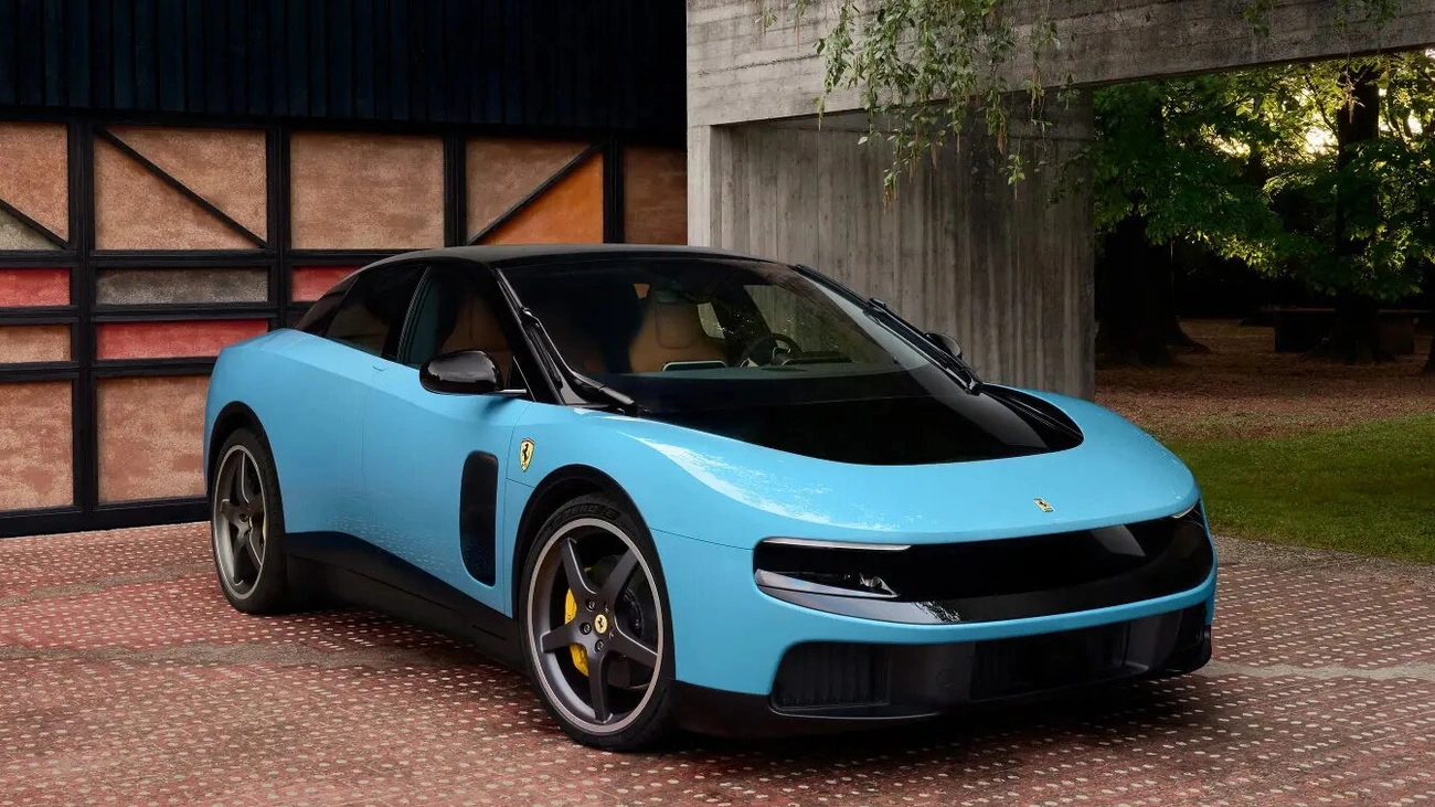 CEO da Ferrari afirma que primeiro carro elétrico já acumula pedidos apesar de críticas
