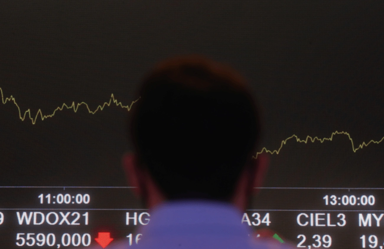 Petrobras e alta incerteza fazem Ibovespa cair 0,48% a 175.744 pontos