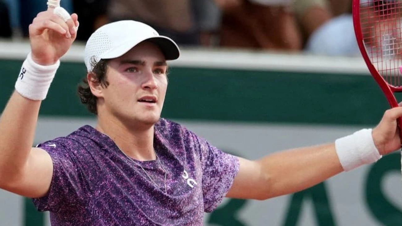 João Fonseca, 19, vence Djokovic em Roland Garros e duplica prêmios para R$ 30 mi
